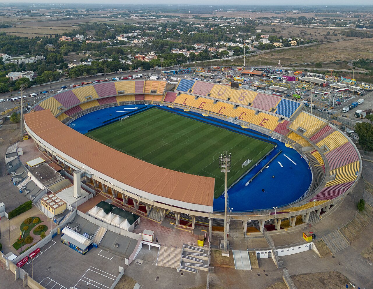 Стадион Stadio Via del Mare